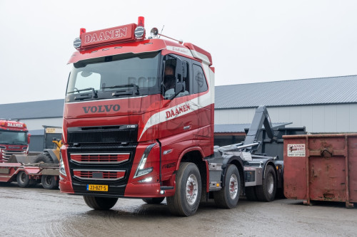 Volvo FH16-750 8x4WS 10